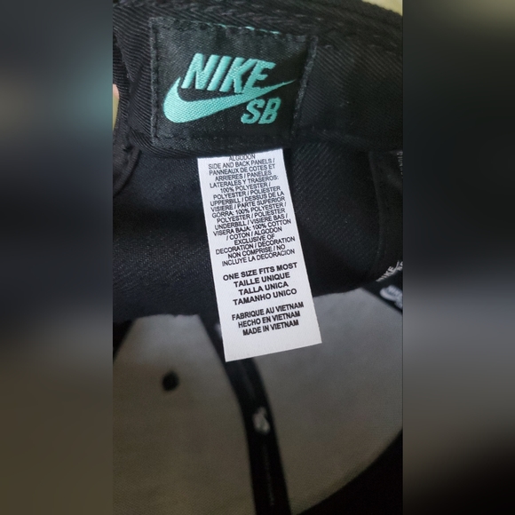 Sleek Nike SB Snapback Hat - Black and Blue - One Size Fits Most - Picture 5 of 5